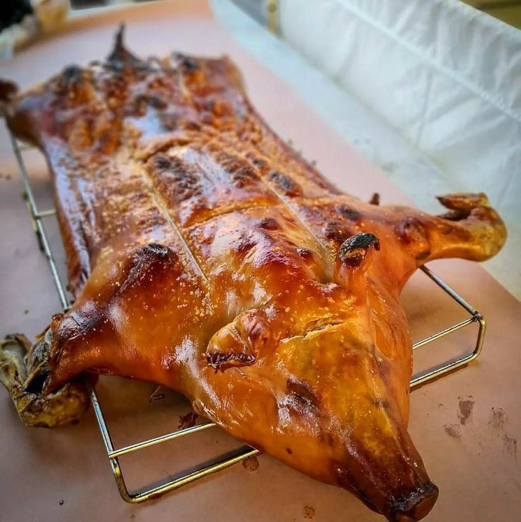 Leitão Inteiro Assado na Grelha